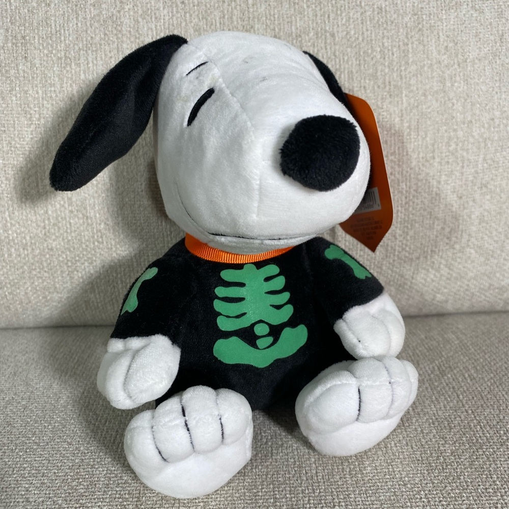 NEW | HALLMARK Peanuts Glow-in-the-Dark Halloween Snoopy